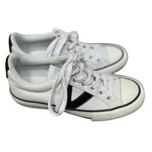 NWOT Victoria sneaker